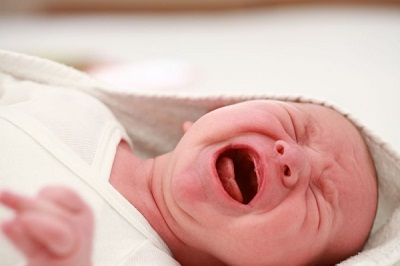 Trẻ sơ sinh bị đói là nguyên nhân phổ biến dẫn đến chứng khóc dạ đề