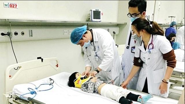 Trẻ nhỏ được điều trị tích cực bệnh viêm não Nhật Bản tại bệnh viên.